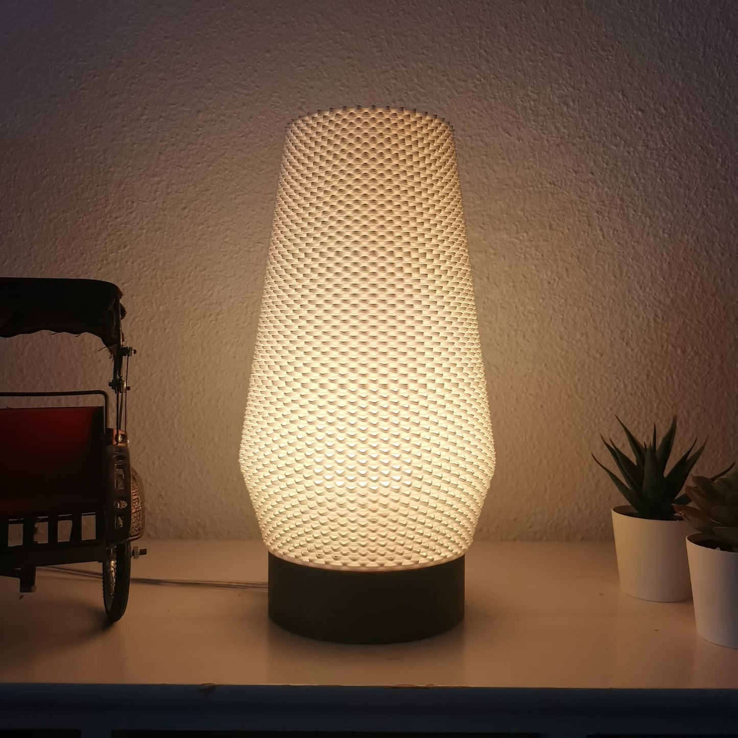 Luma Portable Table Lamp – Soft Ambient Glow for Quiet Evenings